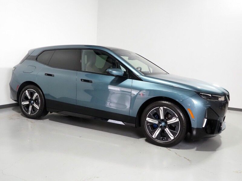 2023 BMW iX xDrive50 AWD *SPORT PKG, PREMIUM PKG, DRIVING ASSIST PRO PKG, HEADS-UP DISPLAY, NAVIGATION, ADAPTIVE CRUISE, SAFETY ALERTS, 360 VIEW CAMERAS, PANO ECLIPSING GLASS ROOF, CLIMATE SEATS, HARMAN/KARDON, WIRELESS CHARGING