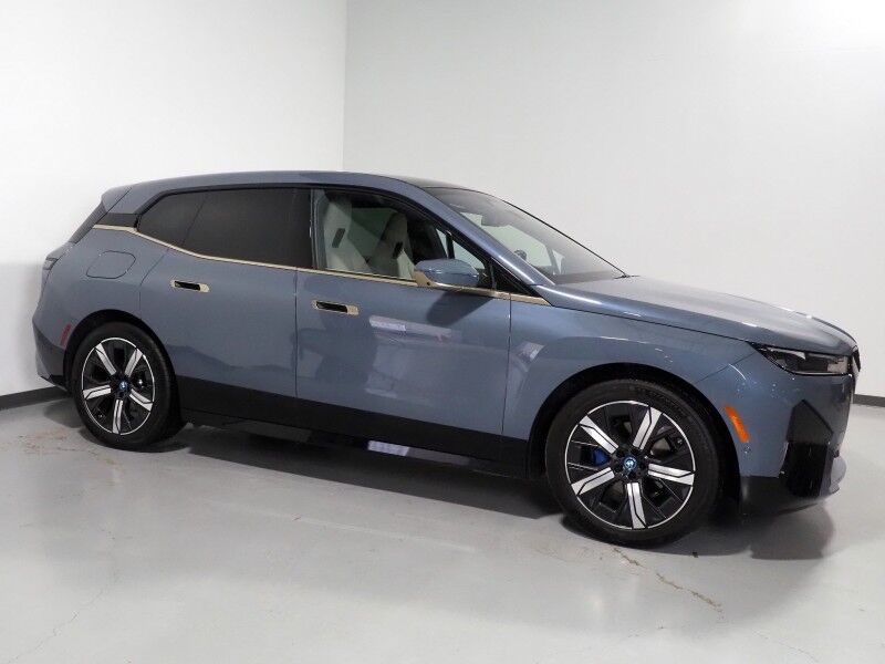 2023 BMW iX xDrive50 AWD *SPORT PKG, PREMIUM PKG, DRIVING ASSIST PRO PKG, HEADS-UP DISPLAY, NAVIGATION, ADAPTIVE CRUISE, SAFETY ALERTS, 360 VIEW CAMERAS, PANO ECLIPSING GLASS ROOF, HEATED SEATS, HARMAN/KARDON, WIRELESS CHARGING