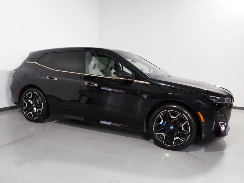 2023 BMW iX xDrive50 AWD *SPORT PKG, PREMIUM PKG, DRIVING ASSIST PRO PKG, HEADS-UP DISPLAY, NAVIGATION, ADAPTIVE CRUISE, SAFETY ALERTS, 360 VIEW CAMERAS, PANO ECLIPSING ROOF, CLIMATE SEATS, HARMAN/KARDON, WIRELESS CHARGING