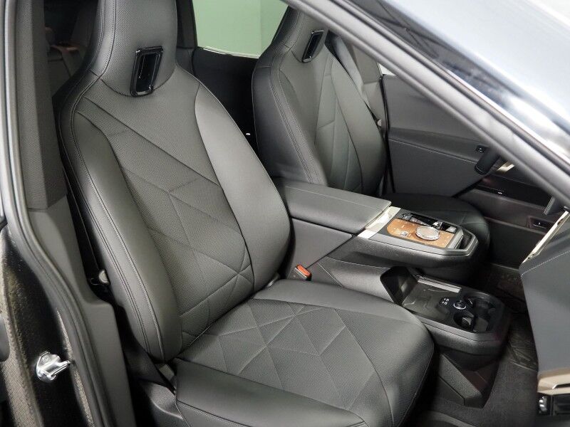 2023 BMW iX xDrive50 AWD *SPORT PKG, PREMIUM PKG, DRIVING ASSIST PRO PKG, HEADS-UP DISPLAY, NAVIGATION, ADAPTIVE CRUISE, SAFETY ALERTS, 360 VIEW CAMERAS, PANO ECLIPSING ROOF, CLIMATE SEATS, HARMAN/KARDON, WIRELESS CHARGING