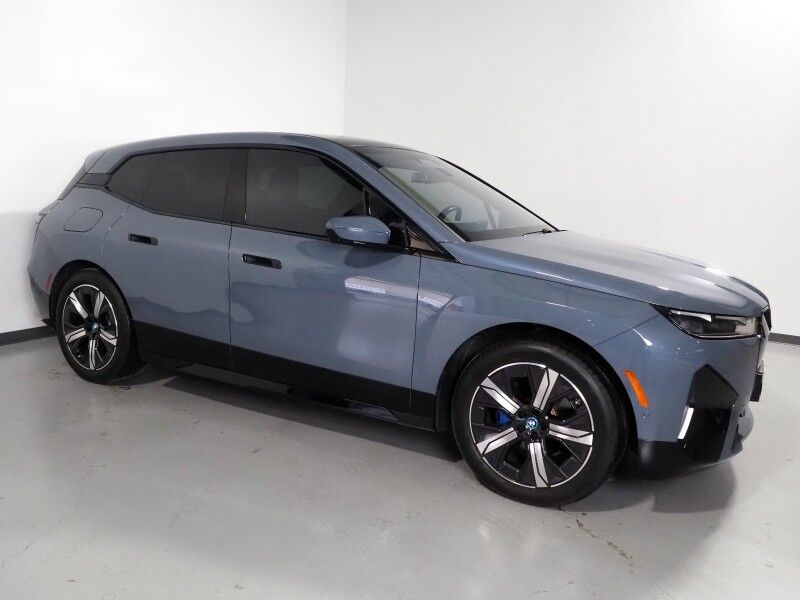 2023 BMW iX xDrive50 AWD *SPORT PKG, PREMIUM PKG, DRIVING ASSIST PRO PKG, HEADS-UP DISPLAY, NAVIGATION, ADAPTIVE CRUISE, SAFETY ALERTS, 360 VIEW CAMERAS, PANO ECLIPSING ROOF, CLIMATE SEATS, HARMAN/KARDON, WIRELESS CHARGING