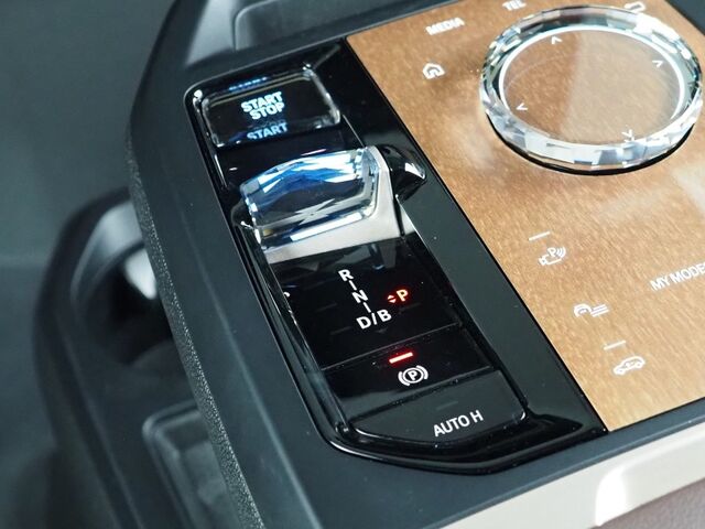 2023 BMW iX xDrive50 AWD *SPORT PKG, ULTIMATE PKG, HEADS-UP DISPLAY, NAVIGATION, ADAPTIVE CRUISE, SAFETY ALERTS, 360 CAMERAS, PANO ECLIPSING ROOF, CLIMATE SEATS, HARMAN/KARDON, WIRELESS CHARGING Round Rock TX