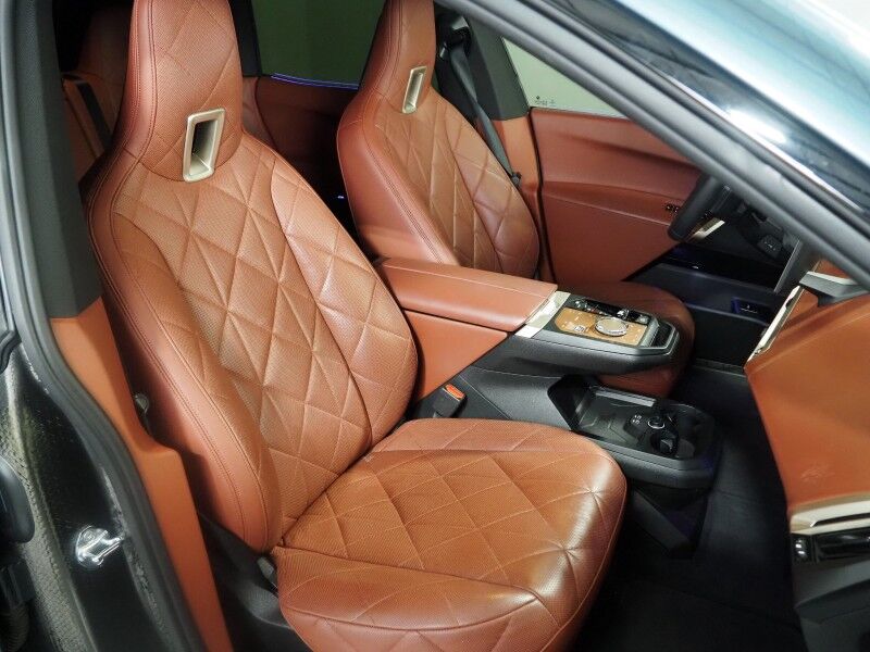 2023 BMW iX xDrive50 AWD *ULTIMATE PKG, HEADS-UP DISPLAY, NAVIGATION, ADAPTIVE CRUISE, SAFETY ALERTS, 360 VIEW CAMERAS, PANO ECLIPSING ROOF, LEATHER, CLIMATE SEATS, HARMAN/KARDON, WIRELESS CHARGING, ANDROID & APPLE