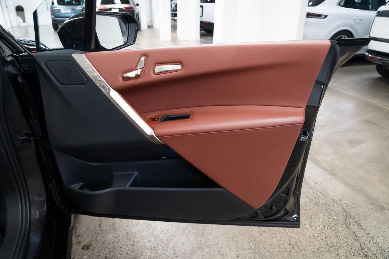 2023 BMW iX xDrive50 Sport Package Panoramic Sky Lounge Roof Portland OR