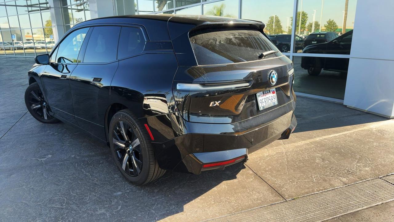 2023 BMW iX xDrive50 Sport Package Panoramic Sky Lounge Roof Portland OR