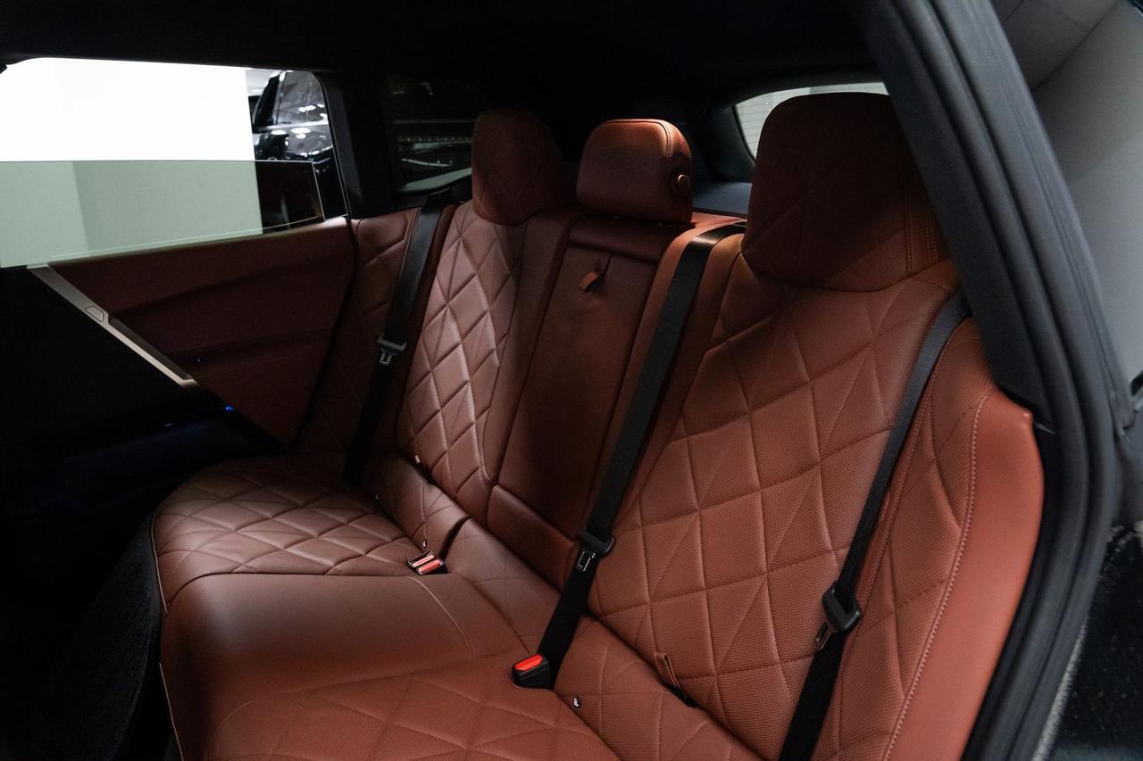 2023 BMW iX xDrive50 Sport Package Panoramic Sky Lounge Roof Portland OR