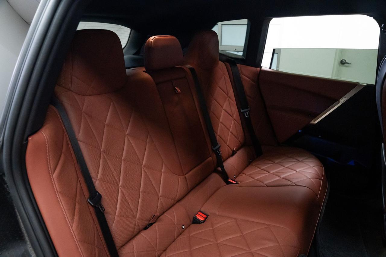 2023 BMW iX xDrive50 Sport Package Panoramic Sky Lounge Roof Portland OR