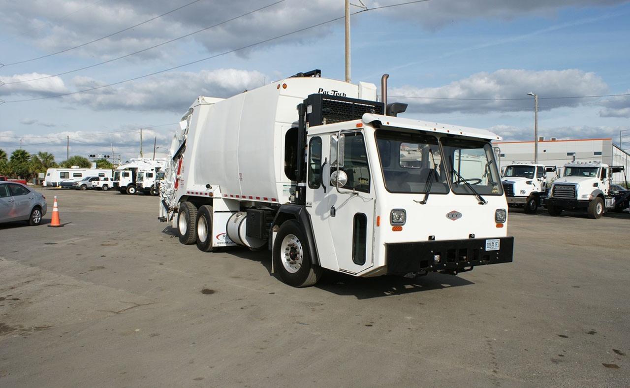 2023 Battle Motors LET2 25 yd. Pac-Tech Rear Loader Garbage Truck