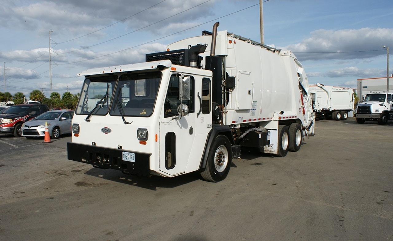 2023 Battle Motors LET2 25 yd. Pac-Tech Rear Loader Garbage Truck