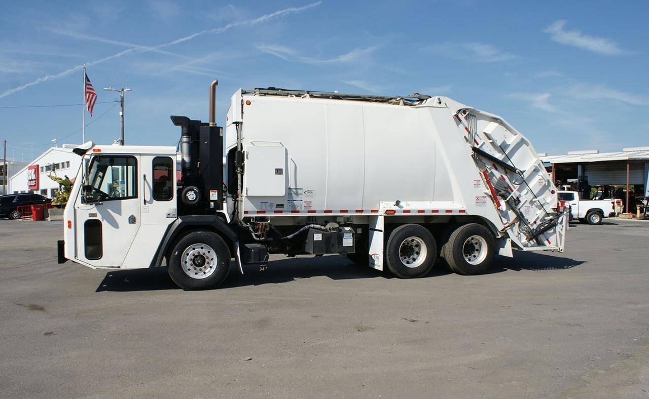 2023 Battle Motors LET2 25 yd. Pac-Tech Rear Loader Garbage Truck Tampa FL