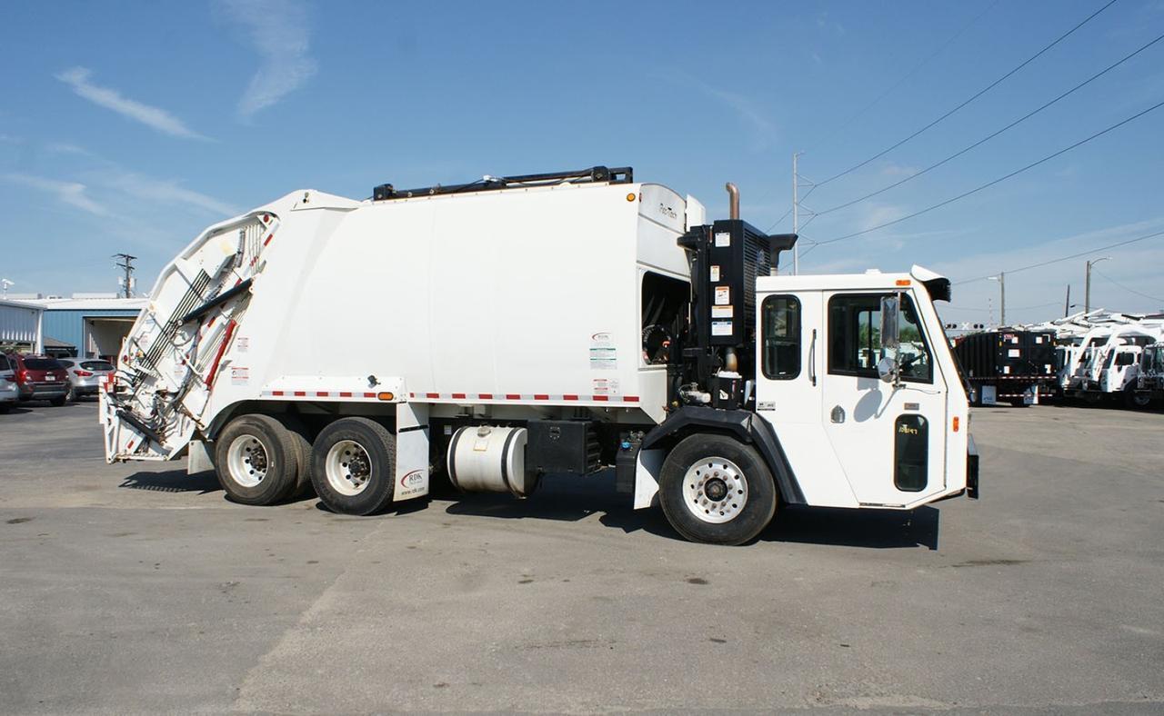 2023 Battle Motors LET2 25 yd. Pac-Tech Rear Loader Garbage Truck Tampa FL