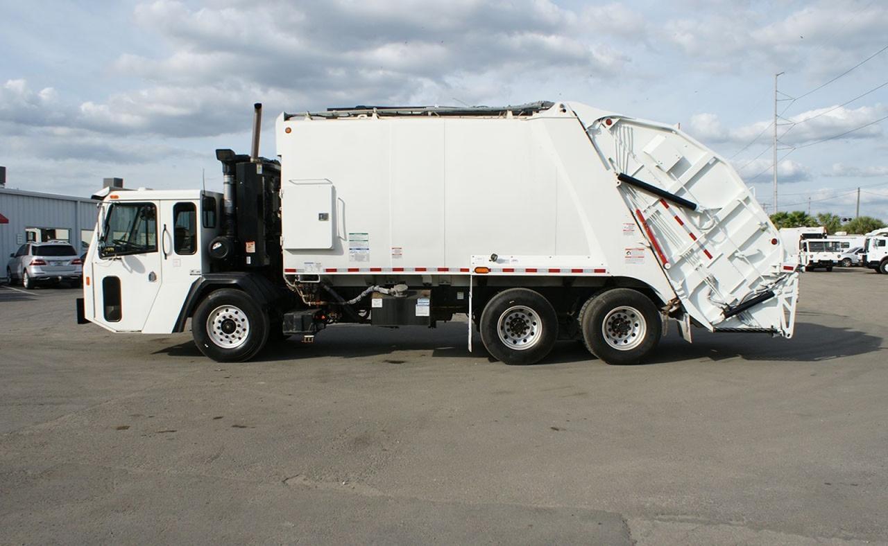 2023 Battle Motors LET2-46 25 yard Pac-Tech Rear Loader Garbage Truck Tampa FL