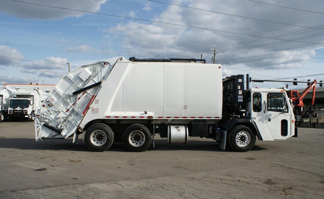 2023 Battle Motors LET2-46 25 yard Pac-Tech Rear Loader Garbage Truck