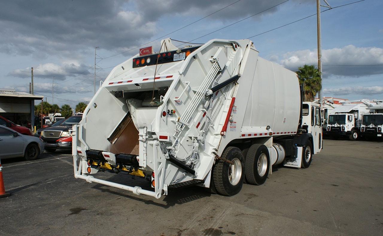 2023 Battle Motors LET2-46 25 yard Pac-Tech Rear Loader Garbage Truck Tampa FL