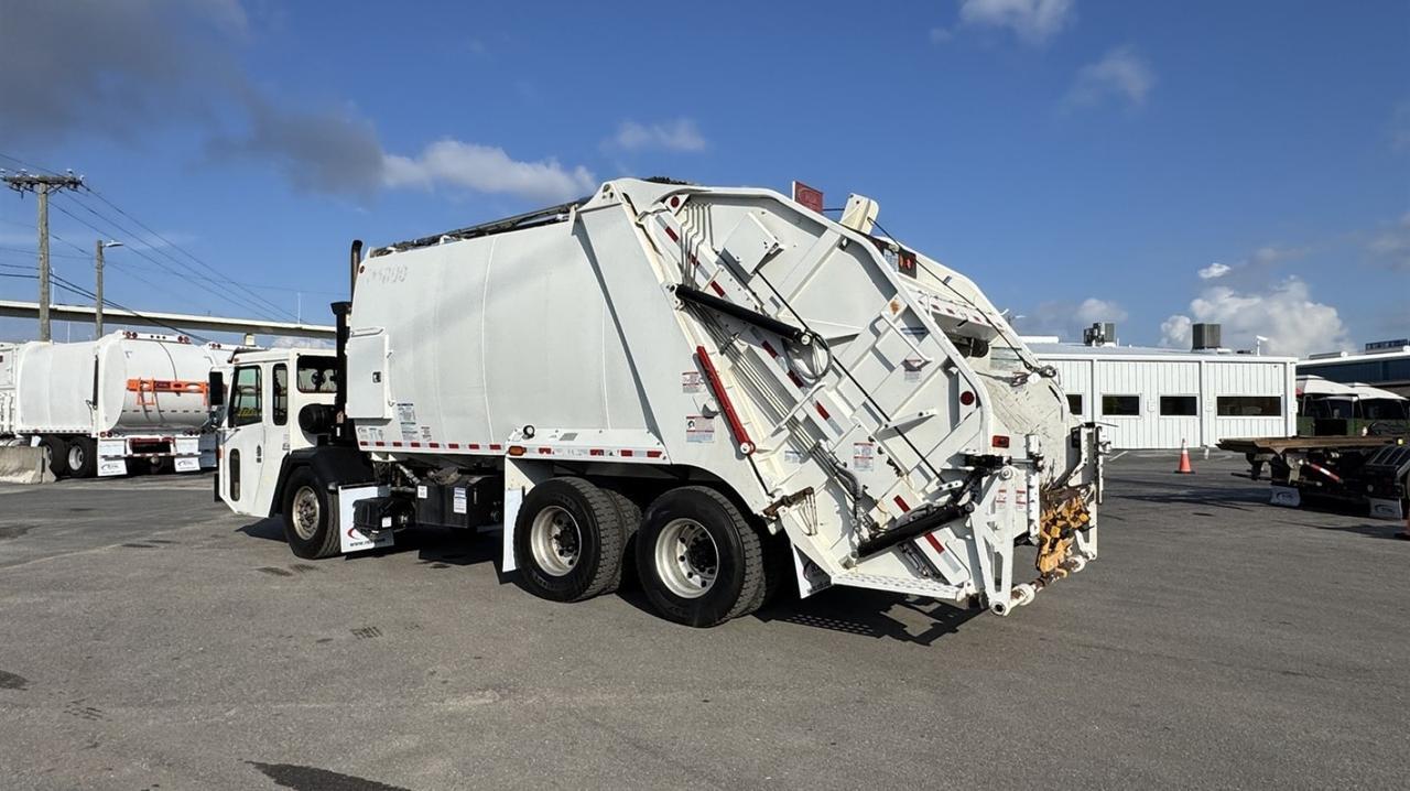 2023 Battle Motors LET2-46 25 yd. Pac-Tech Rear Loader Garbage Truck