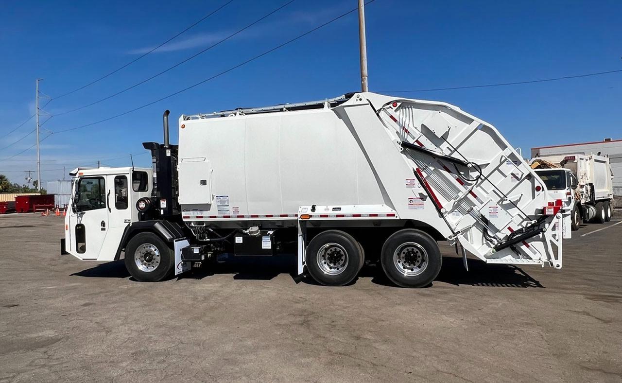 2023 Battle Motors LET2-46 25 yd. Pac-Tech Rear Loader Garbage Truck