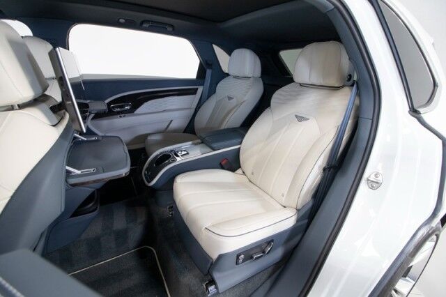 2023 Bentley Bentayga EWB Azure ($300,000 MSRP!) *MASSIVE OPTION LIST* *4-SEATER* *PICNIC TABLES* *TV&apos;s* *REFRIGERATOR/COOLER* *WHITE ON WHITE* *1800 MILES* San Diego CA