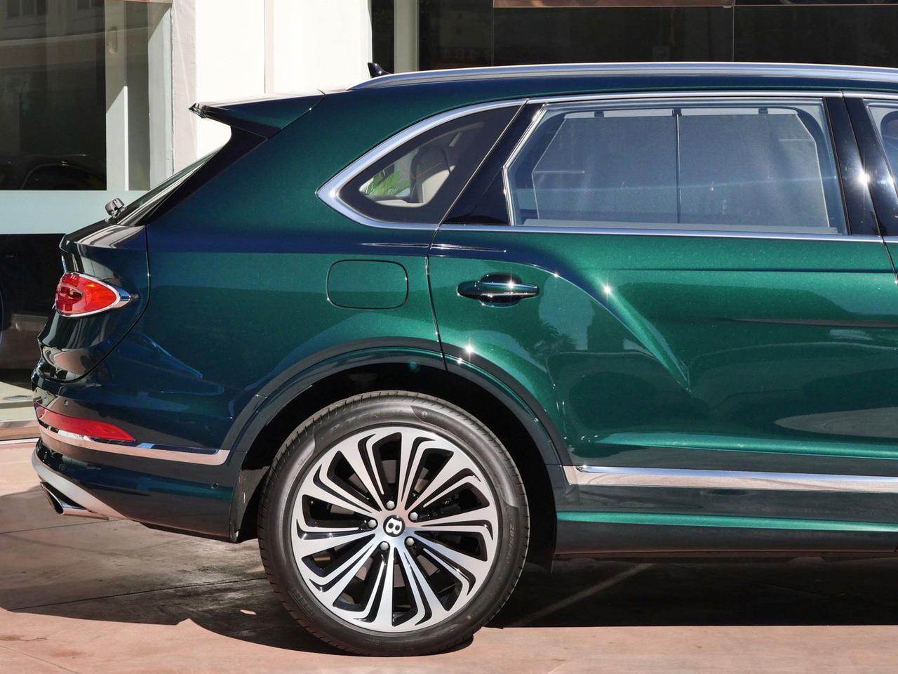2023 Bentley Bentayga EWB Azure Azure Lawrence KS