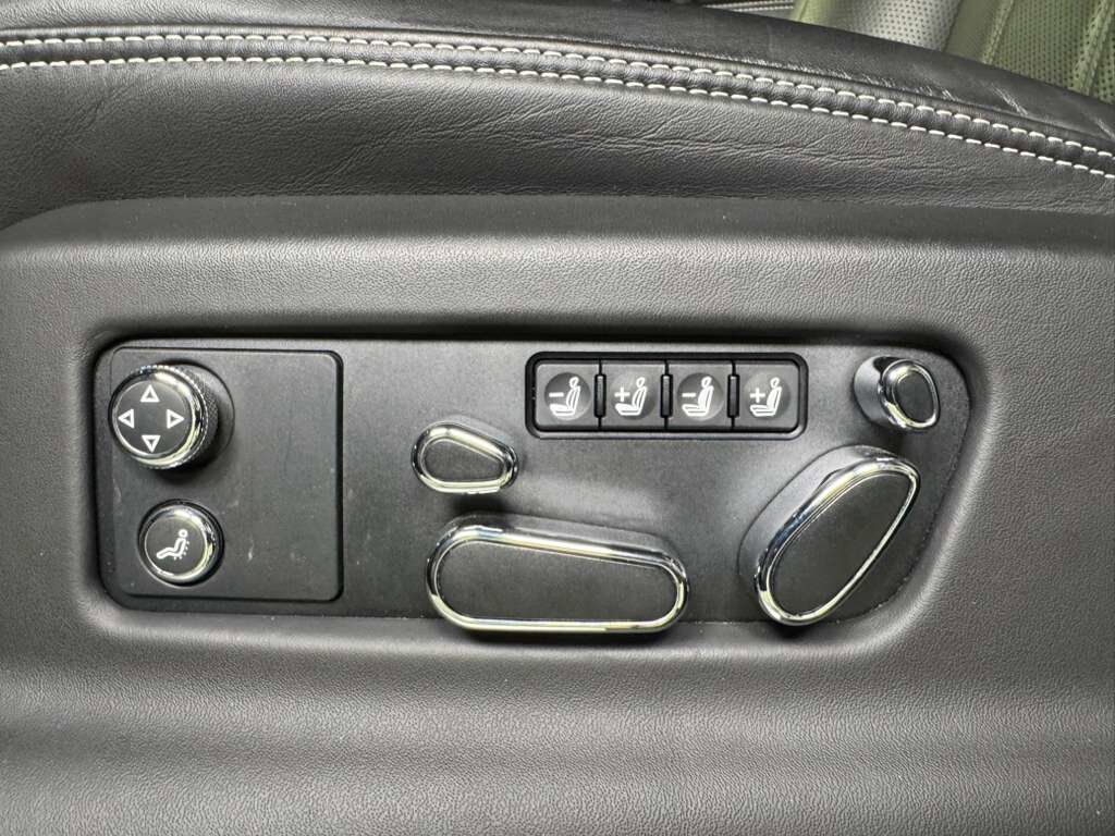 2023 Bentley Bentayga EWB Azure Black Crystal paint, rear executive seating package, 360 degree camera system AND MUCH MORE!! Fort Lauderdale FL