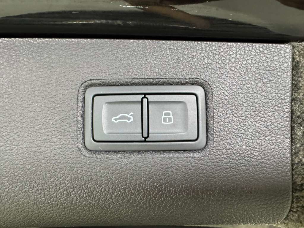 2023 Bentley Bentayga EWB Azure Black Crystal paint, rear executive seating package, 360 degree camera system AND MUCH MORE!! Fort Lauderdale FL