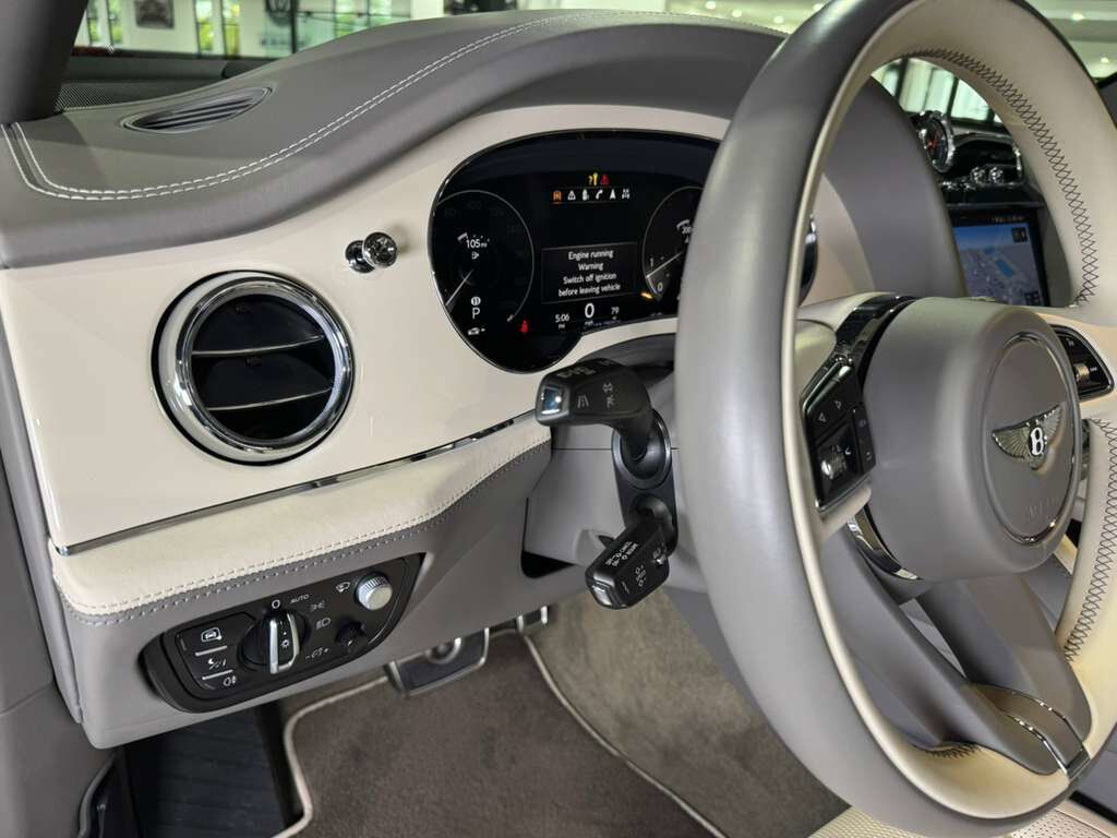 2023 Bentley Bentayga EWB Azure Windsor Blue paint, 360 degree camera system, Naim audio system AND MUCH MORE!!! Fort Lauderdale FL