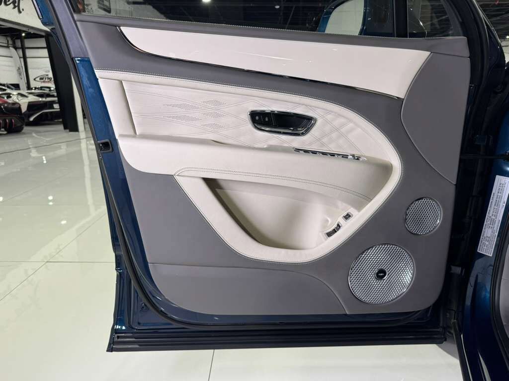 2023 Bentley Bentayga EWB Azure Windsor Blue paint, 360 degree camera system, Naim audio system AND MUCH MORE!!! Fort Lauderdale FL