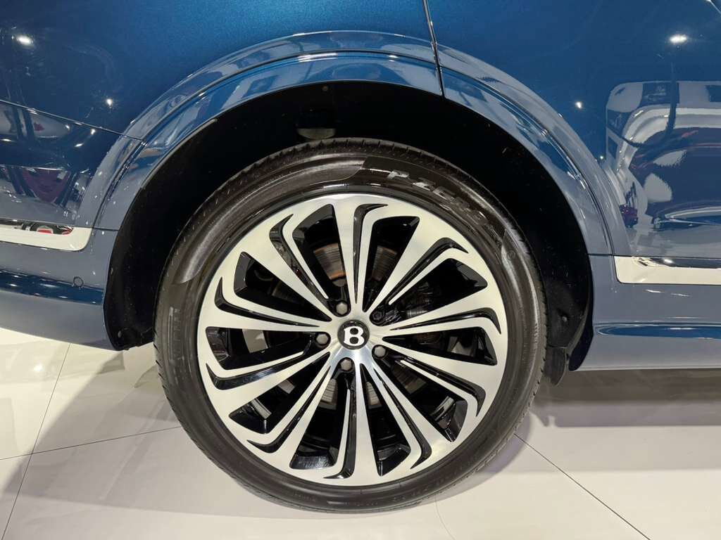 2023 Bentley Bentayga EWB Azure Windsor Blue paint, 360 degree camera system, Naim audio system AND MUCH MORE!!! Fort Lauderdale FL
