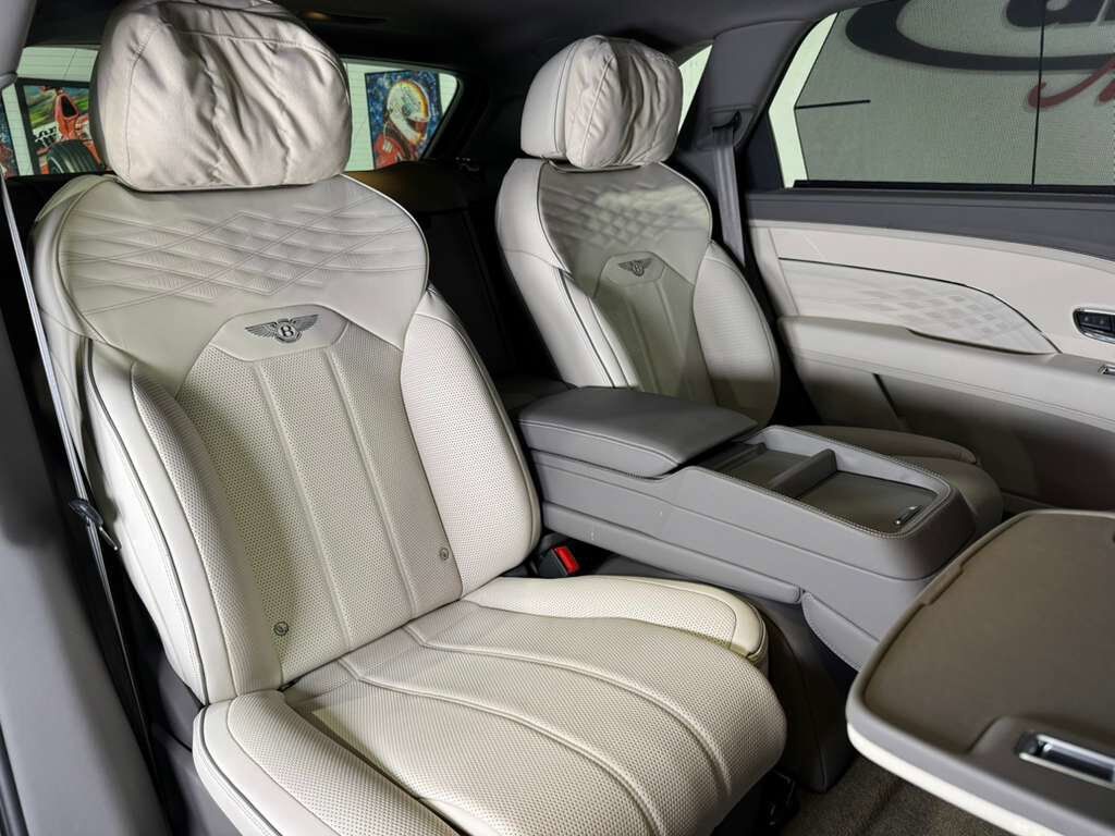 2023 Bentley Bentayga EWB Azure Windsor Blue paint, 360 degree camera system, Naim audio system AND MUCH MORE!!! Fort Lauderdale FL