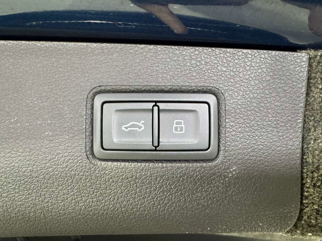 2023 Bentley Bentayga EWB Azure Windsor Blue paint, 360 degree camera system, Naim audio system AND MUCH MORE!!! Fort Lauderdale FL