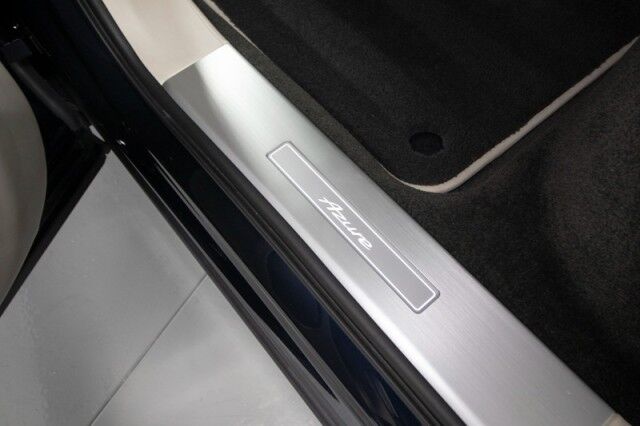 2023 Bentley Bentayga EWB Bentayga EWB Azure ($277,000 MSRP) *1-OWNER* San Diego CA