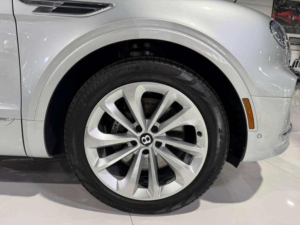 2023 Bentley Bentayga EWB V8 Moonbeam paint, Beluga interior, Touring Specification AND MUCH MORE!! Fort Lauderdale FL