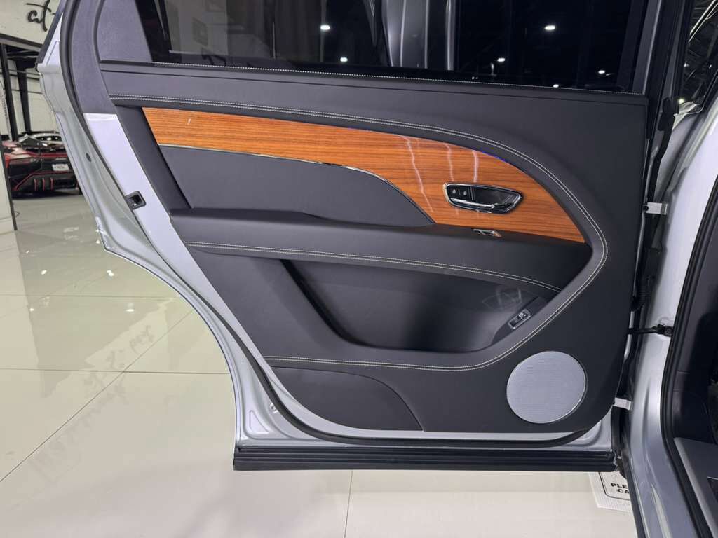 2023 Bentley Bentayga EWB V8 Moonbeam paint, Beluga interior, Touring Specification AND MUCH MORE!! Fort Lauderdale FL