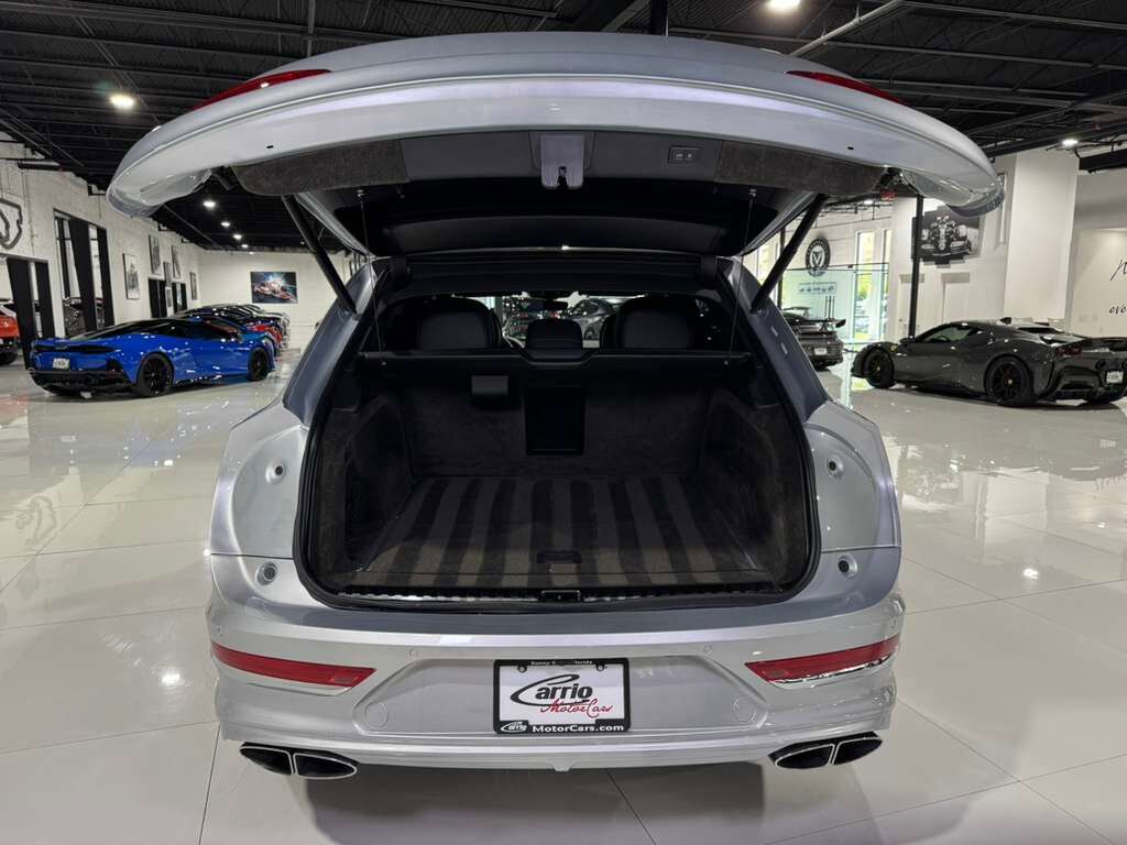 2023 Bentley Bentayga EWB V8 Moonbeam paint, Beluga interior, Touring Specification AND MUCH MORE!! Fort Lauderdale FL