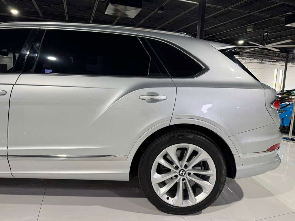 2023 Bentley Bentayga EWB V8 Moonbeam paint, Beluga interior, Touring Specification AND MUCH MORE!! Fort Lauderdale FL