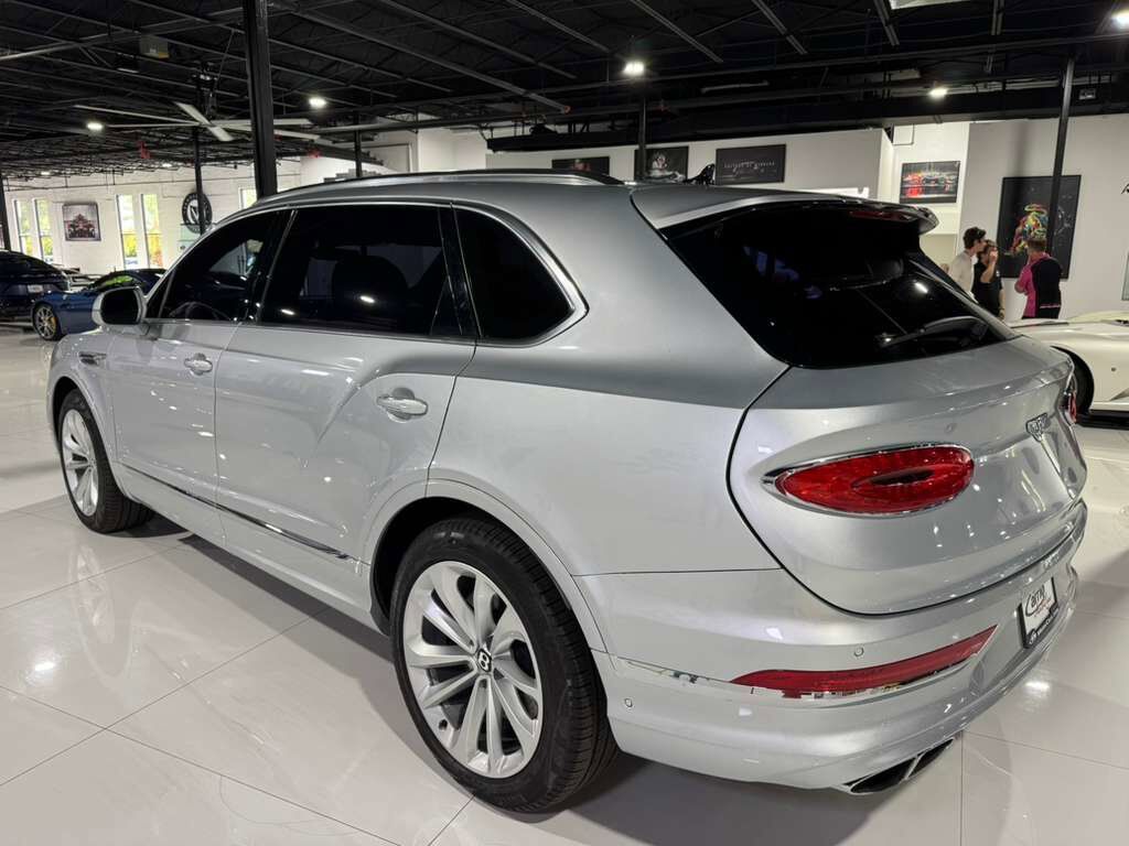2023 Bentley Bentayga EWB V8 Moonbeam paint, Beluga interior, Touring Specification AND MUCH MORE!! Fort Lauderdale FL