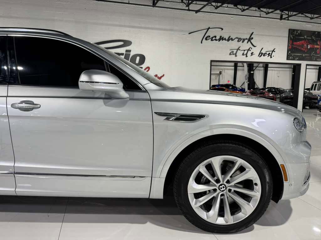 2023 Bentley Bentayga EWB V8 Moonbeam paint, Beluga interior, Touring Specification AND MUCH MORE!! Fort Lauderdale FL