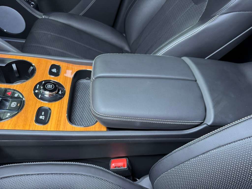 2023 Bentley Bentayga EWB V8 Moonbeam paint, Beluga interior, Touring Specification AND MUCH MORE!! Fort Lauderdale FL