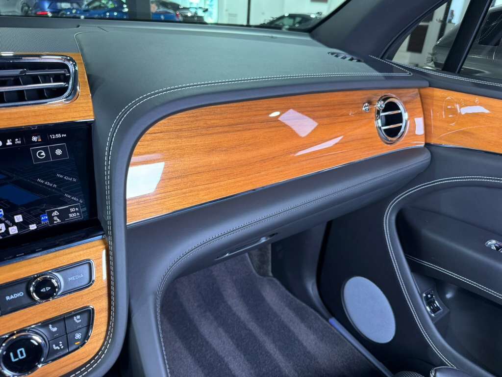 2023 Bentley Bentayga EWB V8 Moonbeam paint, Beluga interior, Touring Specification AND MUCH MORE!! Fort Lauderdale FL