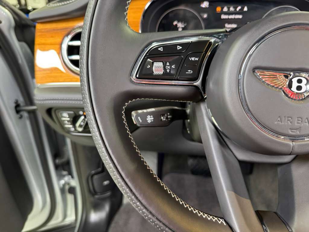 2023 Bentley Bentayga EWB V8 Moonbeam paint, Beluga interior, Touring Specification AND MUCH MORE!! Fort Lauderdale FL