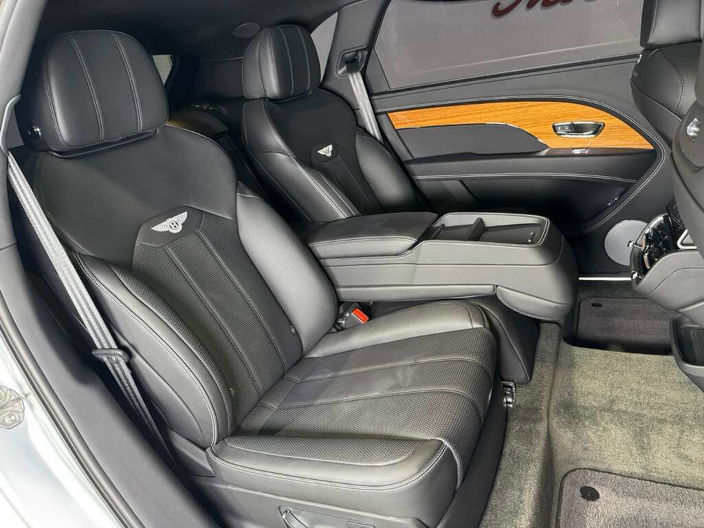 2023 Bentley Bentayga EWB V8 Moonbeam paint, Beluga interior, Touring Specification AND MUCH MORE!! Fort Lauderdale FL