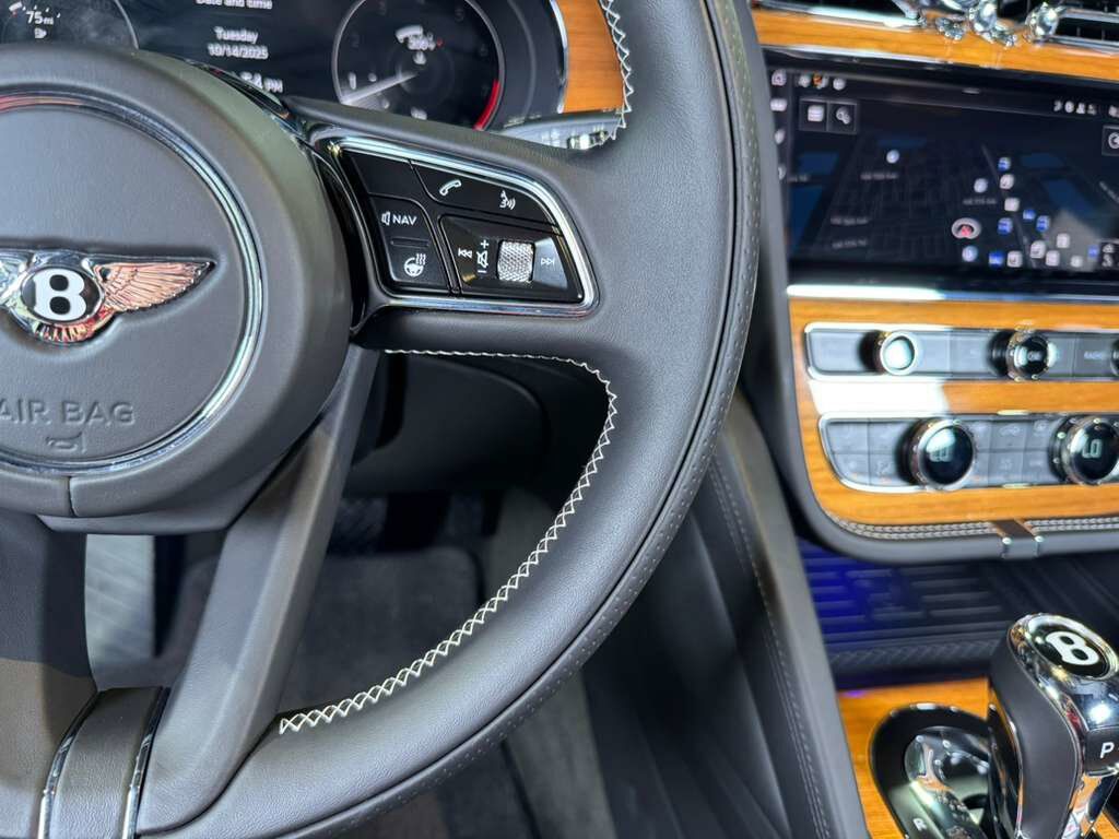 2023 Bentley Bentayga EWB V8 Moonbeam paint, Beluga interior, Touring Specification AND MUCH MORE!! Fort Lauderdale FL