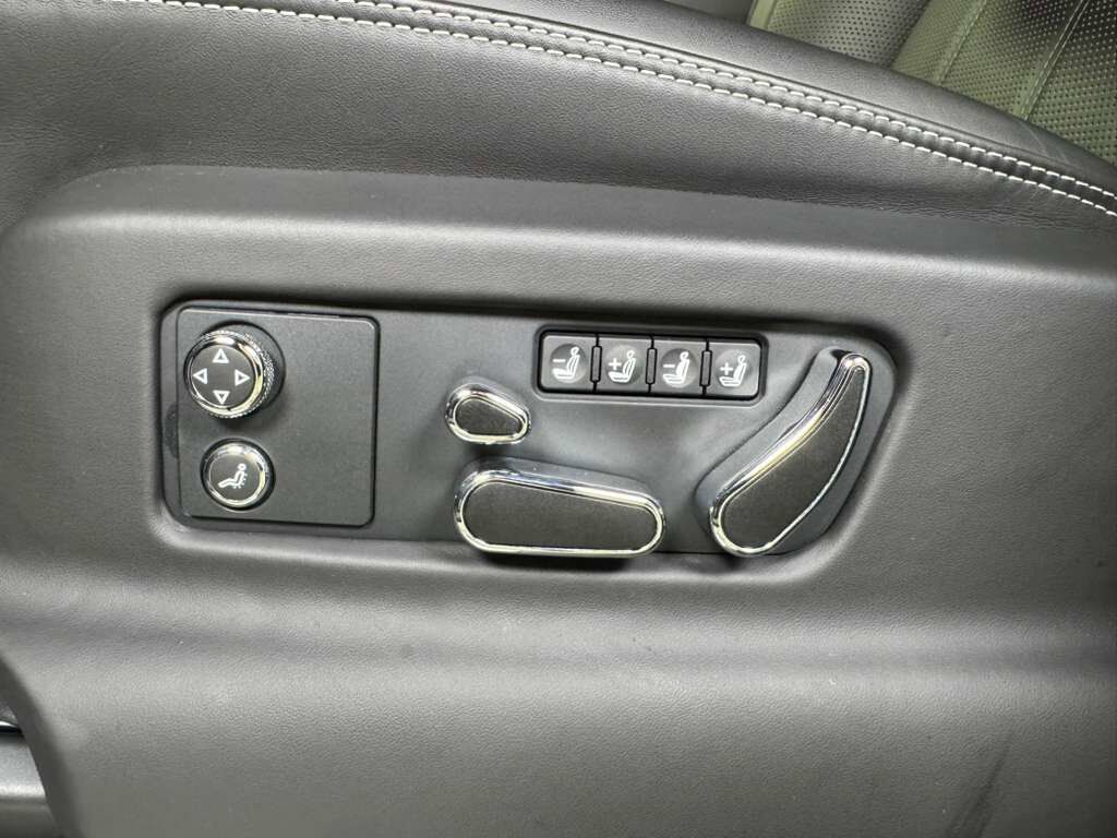 2023 Bentley Bentayga EWB V8 Moonbeam paint, Beluga interior, Touring Specification AND MUCH MORE!! Fort Lauderdale FL