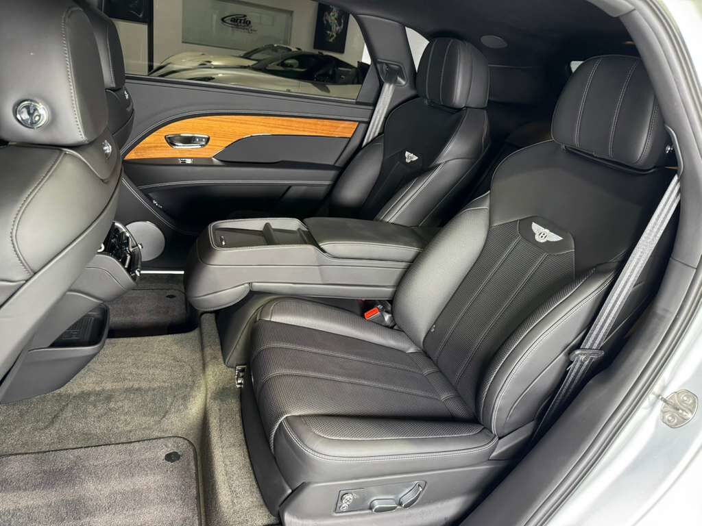 2023 Bentley Bentayga EWB V8 Moonbeam paint, Beluga interior, Touring Specification AND MUCH MORE!! Fort Lauderdale FL