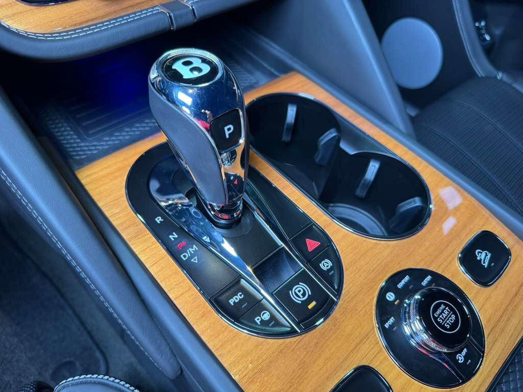 2023 Bentley Bentayga EWB V8 Moonbeam paint, Beluga interior, Touring Specification AND MUCH MORE!! Fort Lauderdale FL