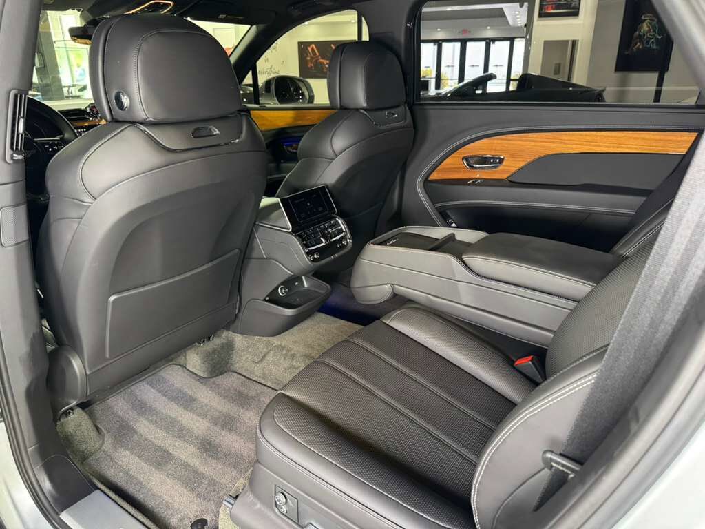 2023 Bentley Bentayga EWB V8 Moonbeam paint, Beluga interior, Touring Specification AND MUCH MORE!! Fort Lauderdale FL