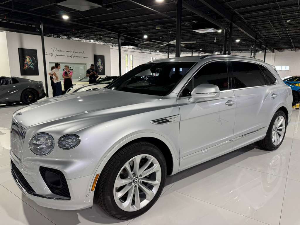 2023 Bentley Bentayga EWB V8 Moonbeam paint, Beluga interior, Touring Specification AND MUCH MORE!! Fort Lauderdale FL