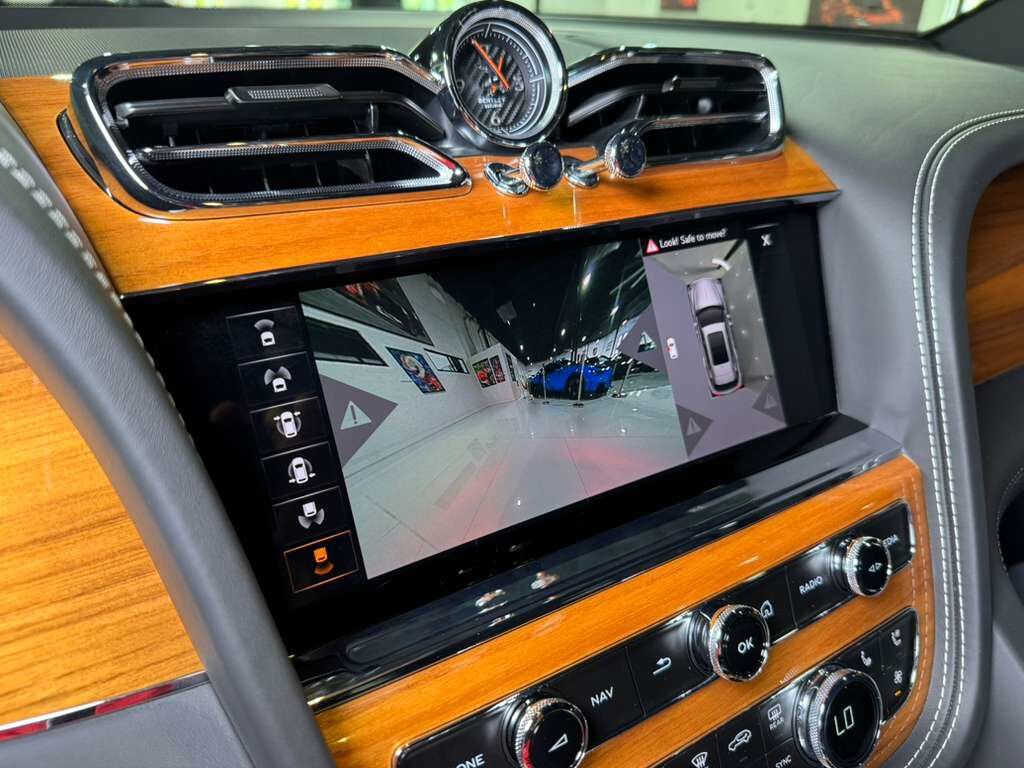 2023 Bentley Bentayga EWB V8 Moonbeam paint, Beluga interior, Touring Specification AND MUCH MORE!! Fort Lauderdale FL