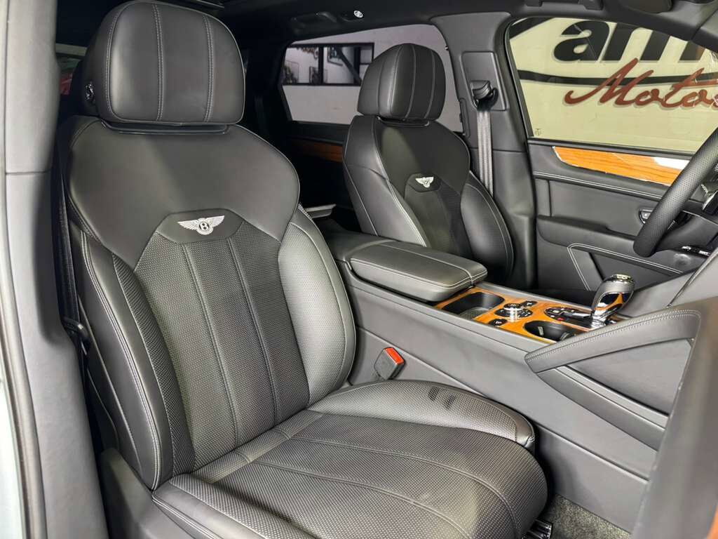 2023 Bentley Bentayga EWB V8 Moonbeam paint, Beluga interior, Touring Specification AND MUCH MORE!! Fort Lauderdale FL
