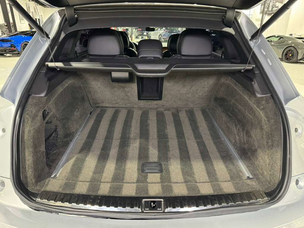 2023 Bentley Bentayga EWB V8 Moonbeam paint, Beluga interior, Touring Specification AND MUCH MORE!! Fort Lauderdale FL