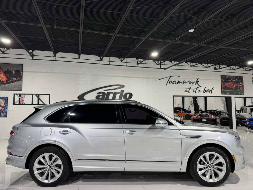 2023 Bentley Bentayga EWB V8 Moonbeam paint, Beluga interior, Touring Specification AND MUCH MORE!! Fort Lauderdale FL